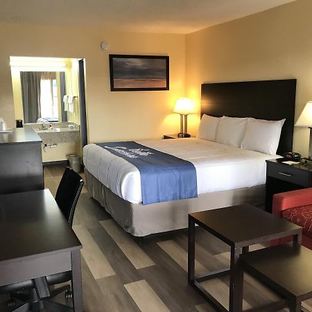 Days Inn By Wyndham Greensboro Airport Exterior foto