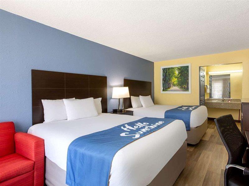 Days Inn By Wyndham Greensboro Airport Exterior foto