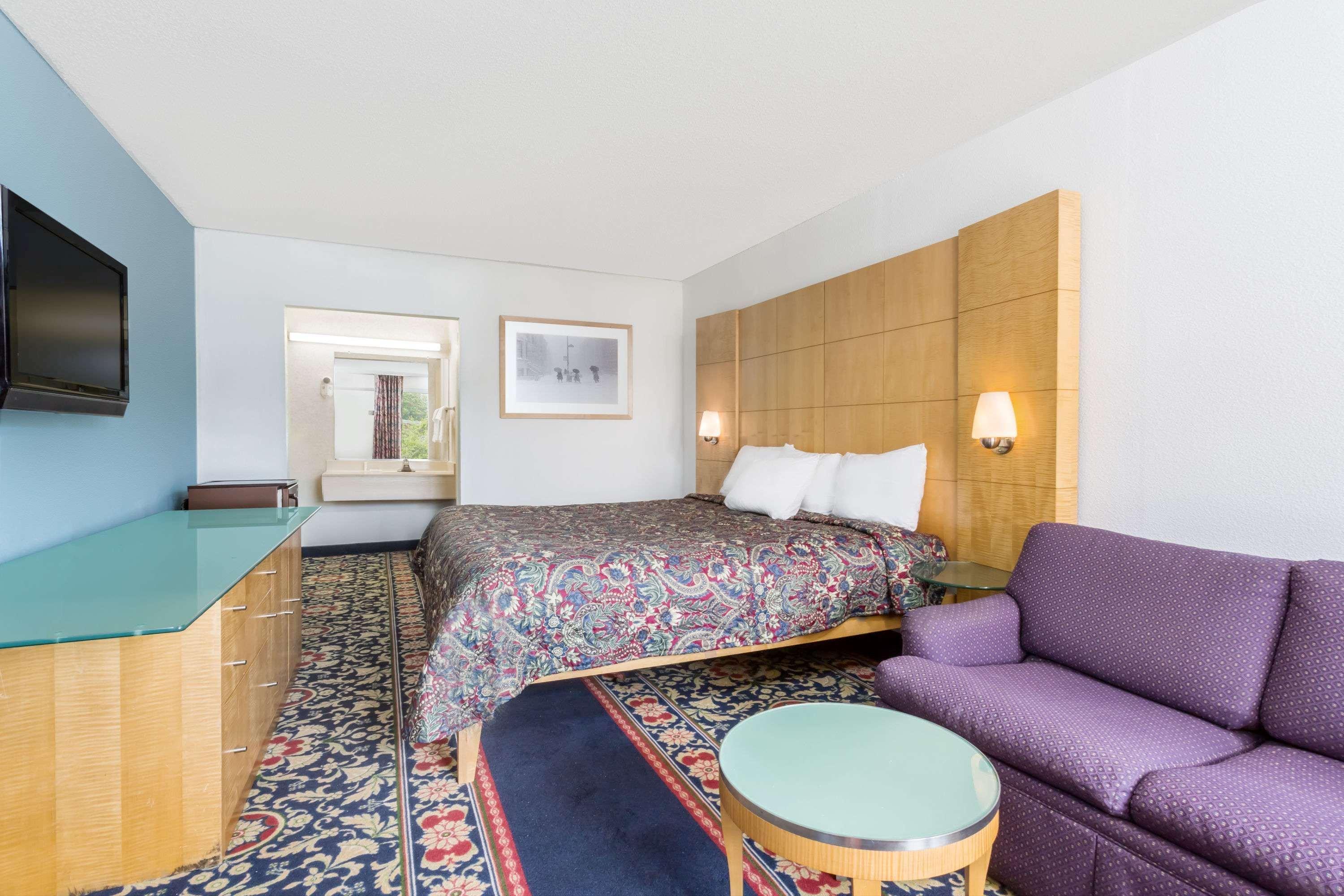Days Inn By Wyndham Greensboro Airport Exterior foto