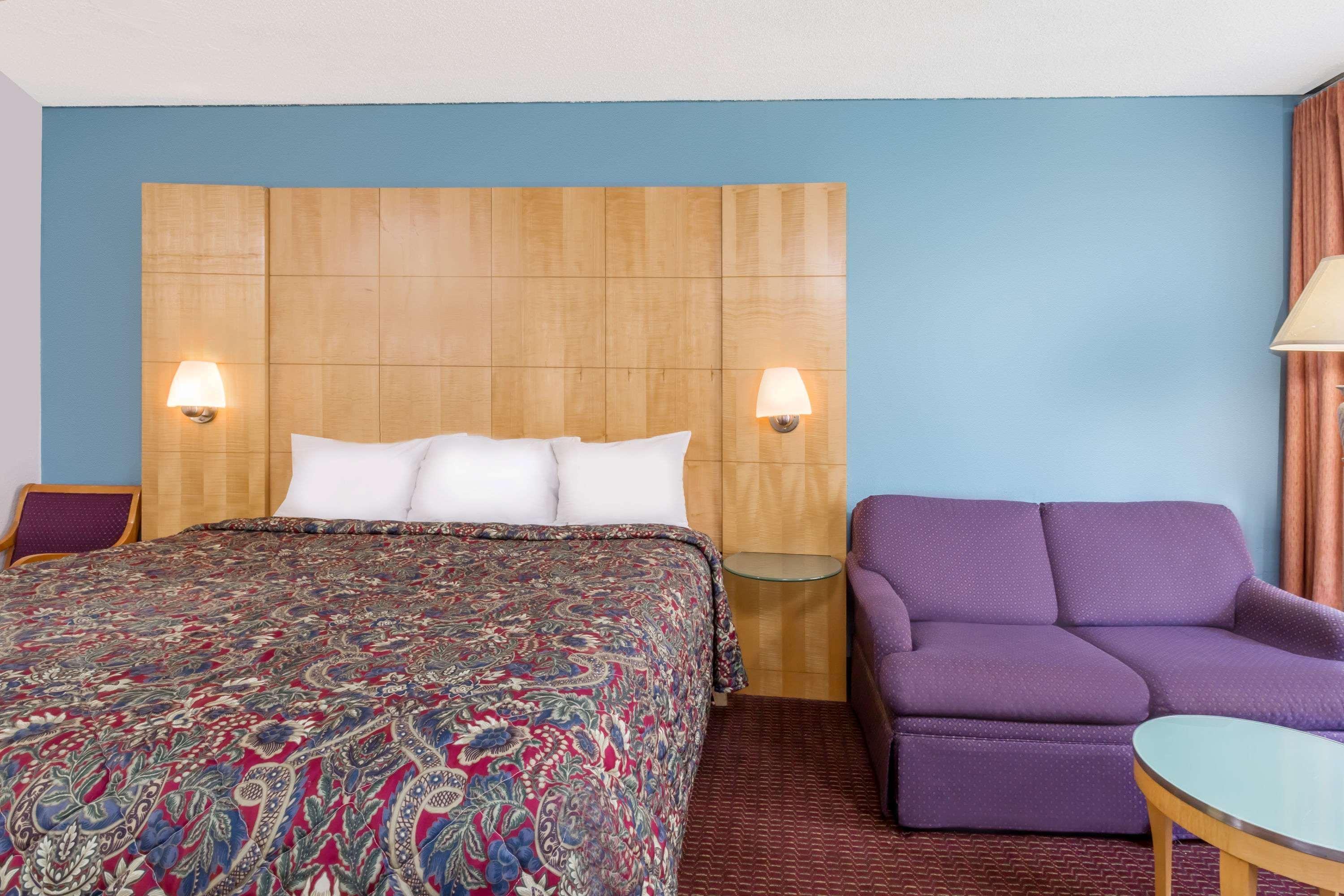 Days Inn By Wyndham Greensboro Airport Exterior foto
