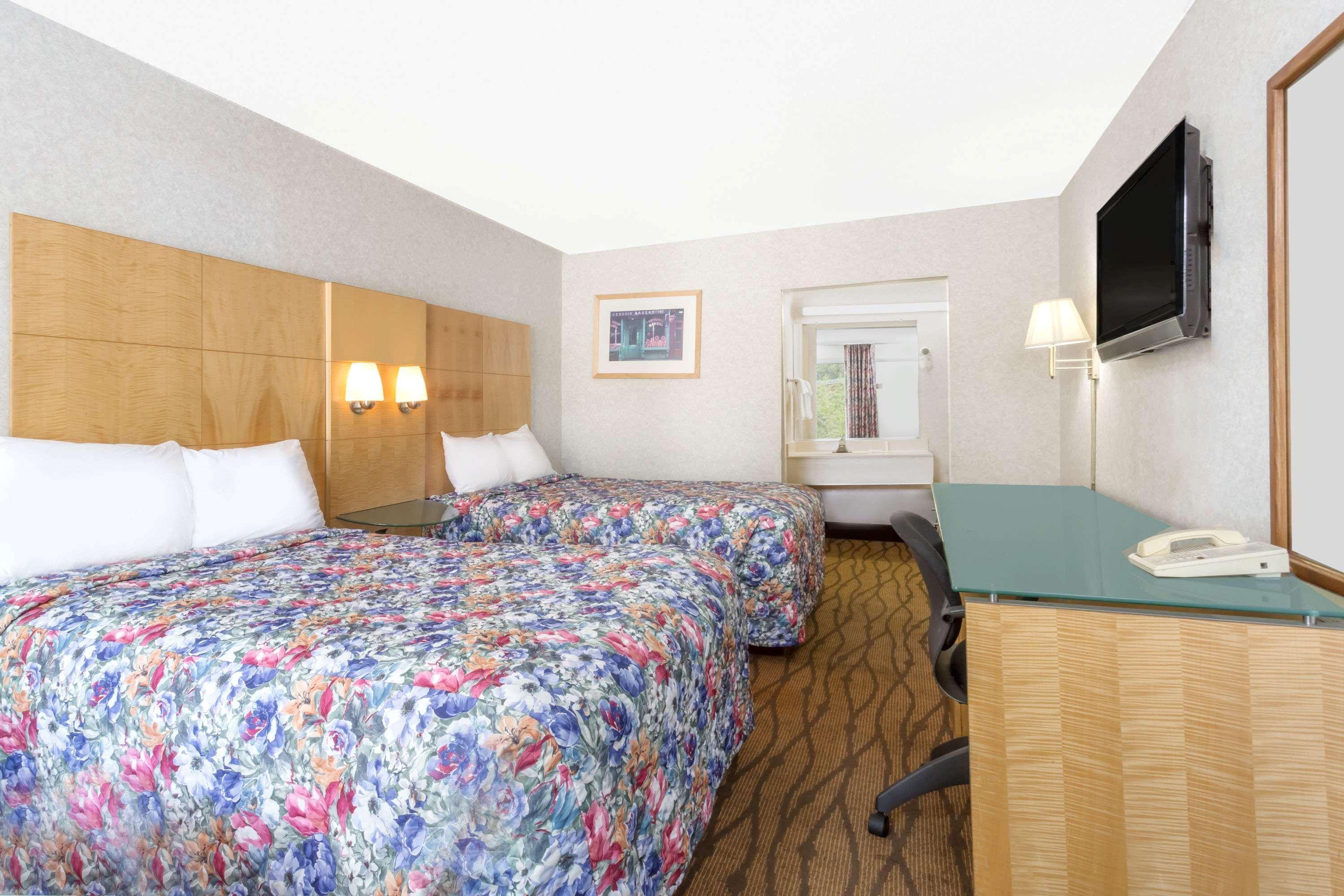 Days Inn By Wyndham Greensboro Airport Exterior foto