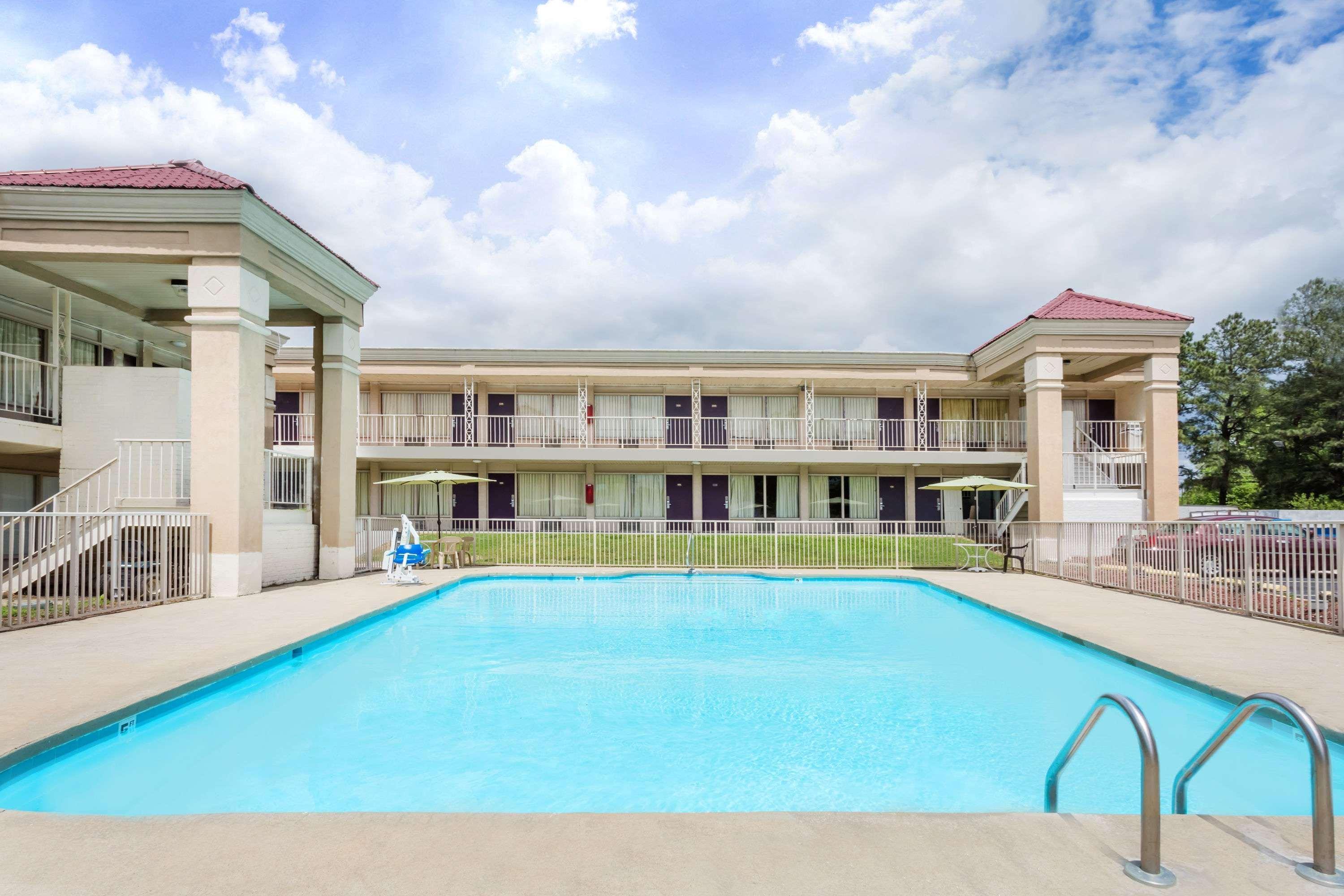 Days Inn By Wyndham Greensboro Airport Exterior foto
